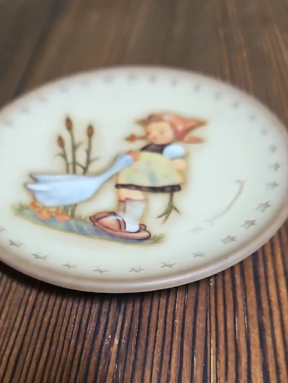 Hummel Cream Wall Plaque with Pastel Girl and Goose